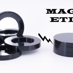 2-Tiered Makeup Compact with Magnetic Closure